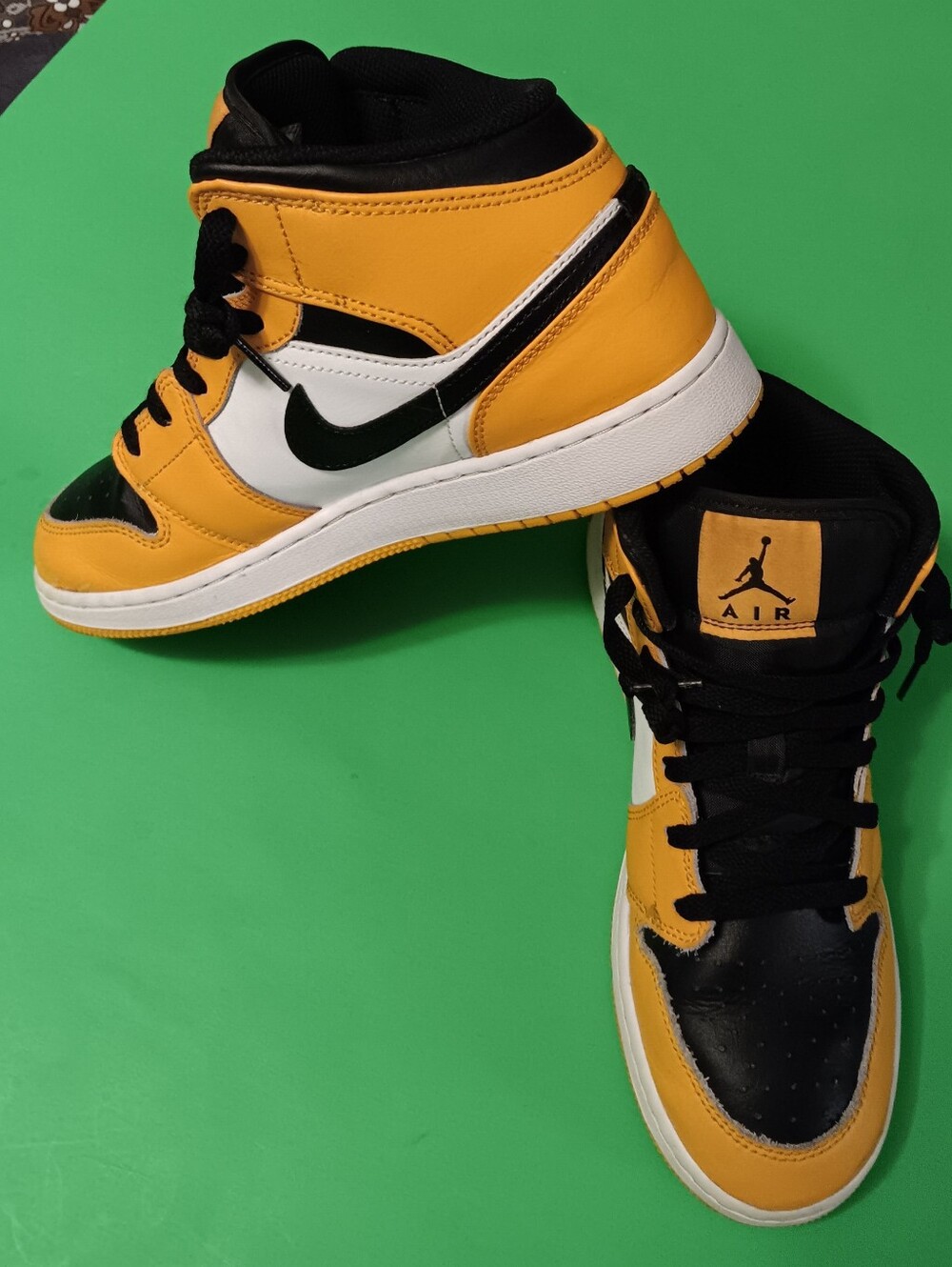 2022 Air Jordan 1 Mid Shoes Preowned Taxi Yellow Youth Size 6.5/Women's Size 8